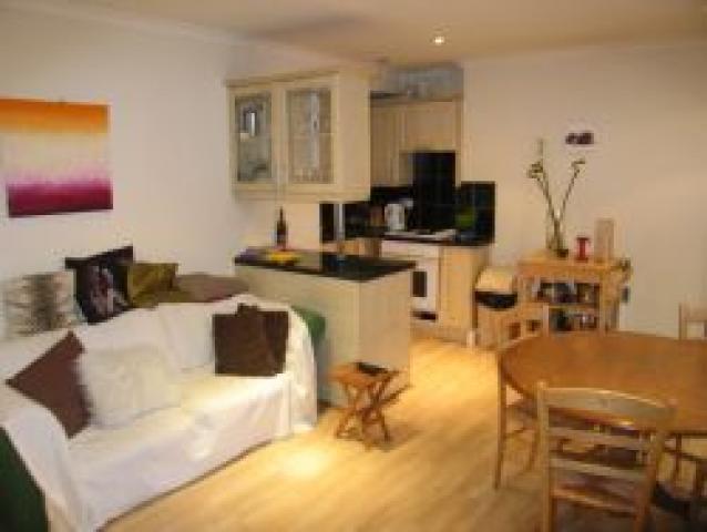 			new on!, 2 Bedroom, 1 bath, 1 reception Flat			 Pembridge Villas, NOTTING HILL W11